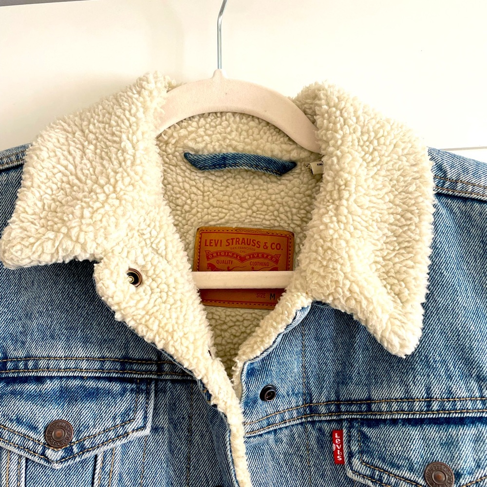 Levi’s women’s Sherpa lined jean jacket